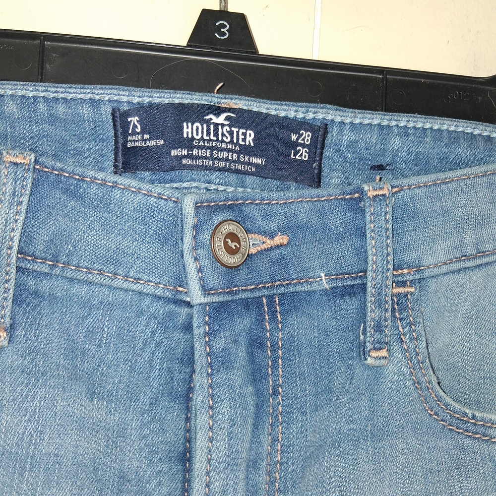 Hollister Women's Skinny Jeans - Light Blue - Picture 2 of 6